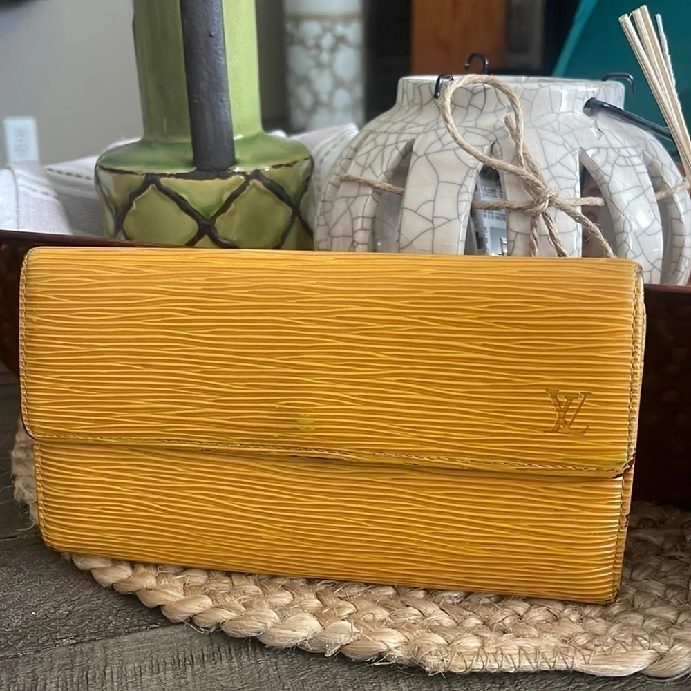 Louis Vuitton Sarah Long Wallet